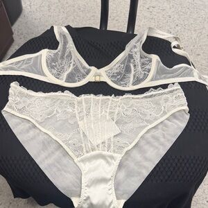 La Perla Cream Lace Bra Set